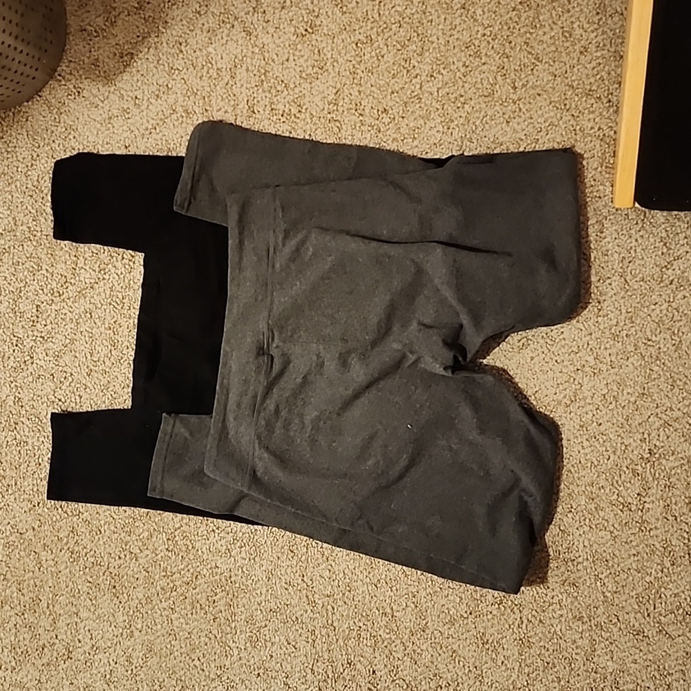 Ettellut womens  leggings, black and grey size large sold together comficore